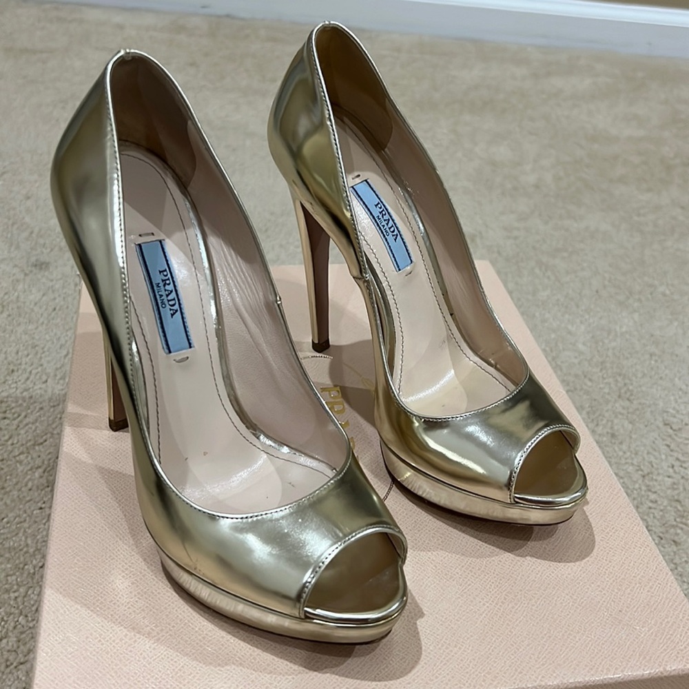 PRADA Peep toe pumps. Size 37